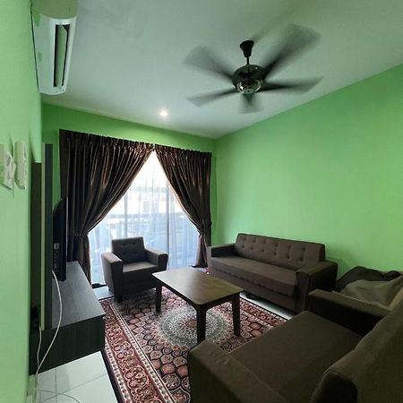 Faiz Homestay Kuching Kültér fotó