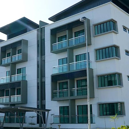 Faiz Homestay Kuching Kültér fotó