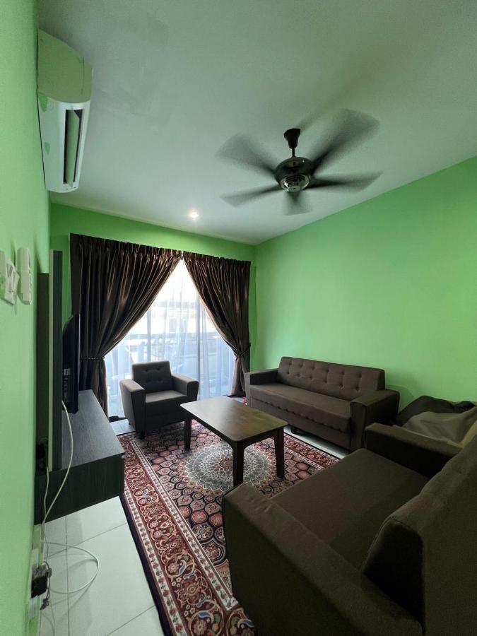 Faiz Homestay Kuching Kültér fotó