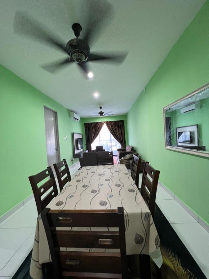 Faiz Homestay Kuching Kültér fotó