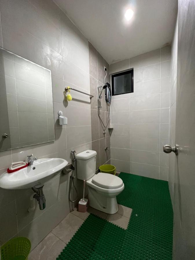 Faiz Homestay Kuching Kültér fotó