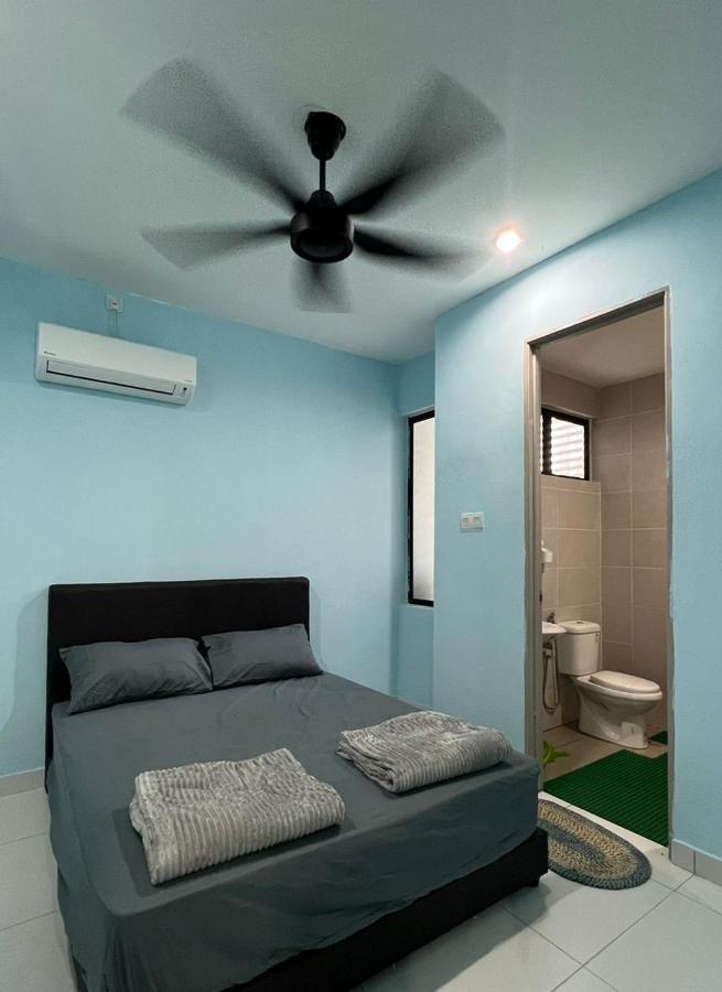 Faiz Homestay Kuching Kültér fotó